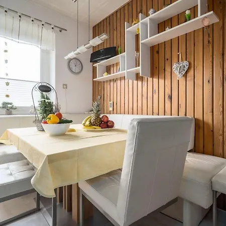 Ferienhaus-kirschbluete * Rechlin